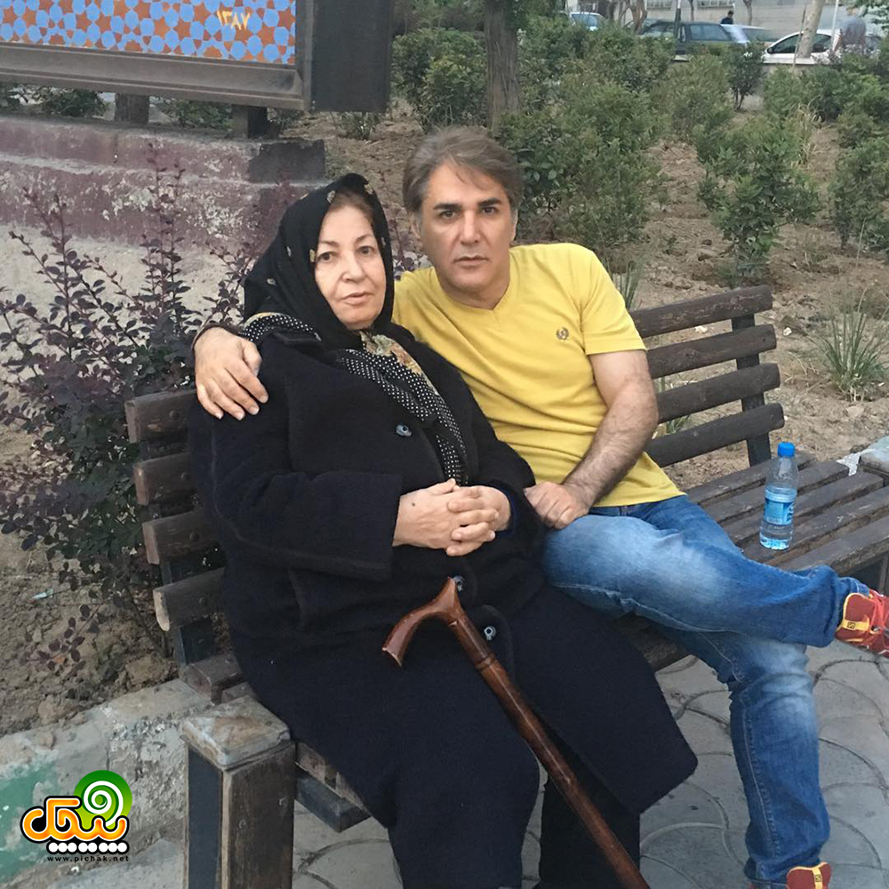 مهدی صبایی و مادرش