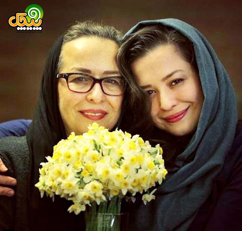 مهراوه شریفی نیا و مادرش