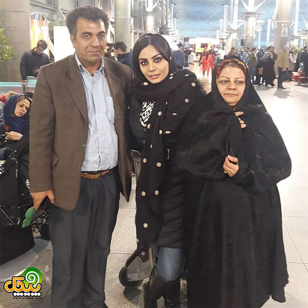 صحرا اسدالهی و پدر و مادرش